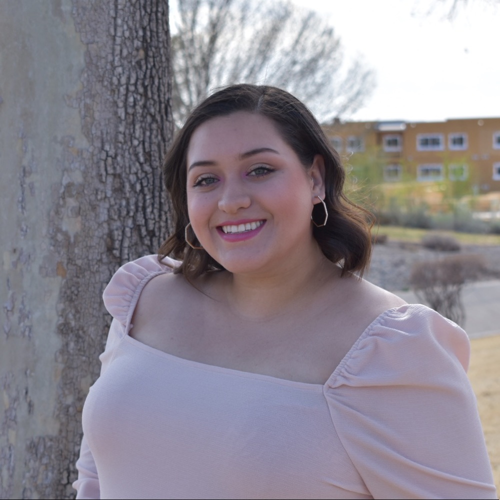 Meet your Posher, Yadira